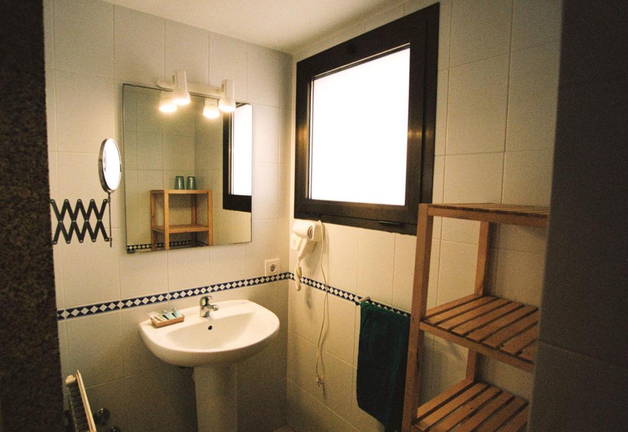 Hostal De L'Aigua Sant Llorenc de la Muga Экстерьер фото